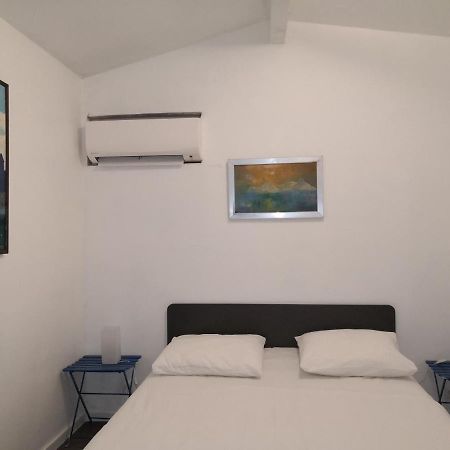 La Petite Maison De Lingling Морнас Екстериор снимка