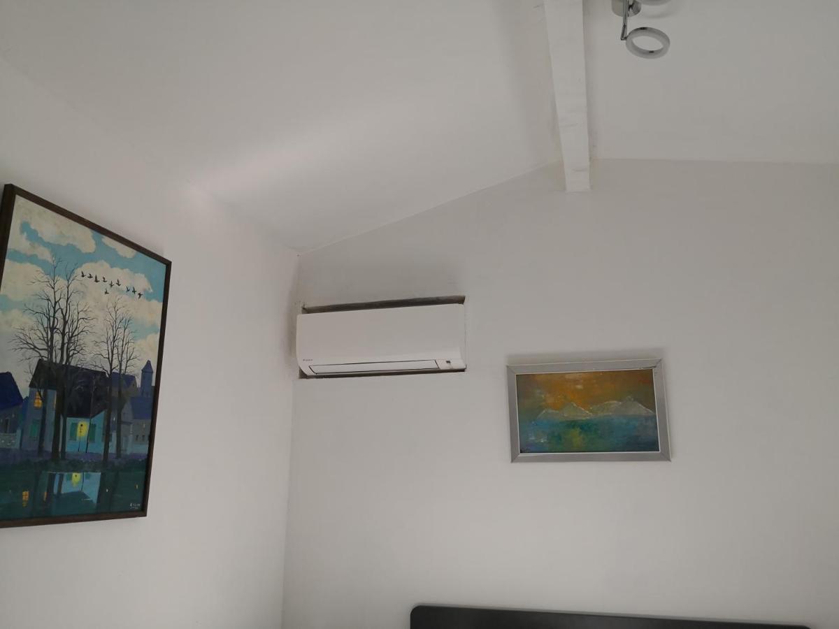 La Petite Maison De Lingling Морнас Екстериор снимка