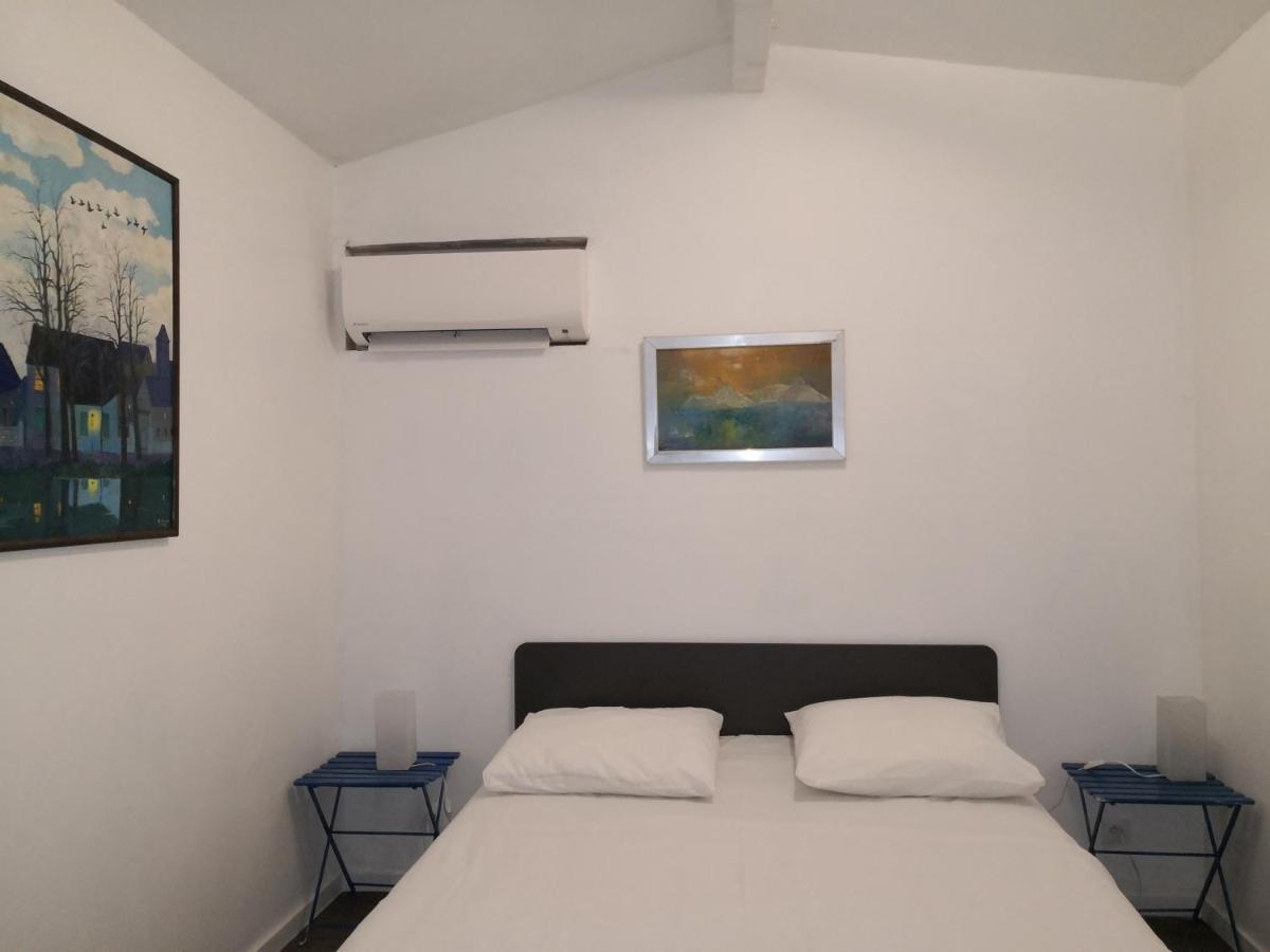 La Petite Maison De Lingling Морнас Екстериор снимка
