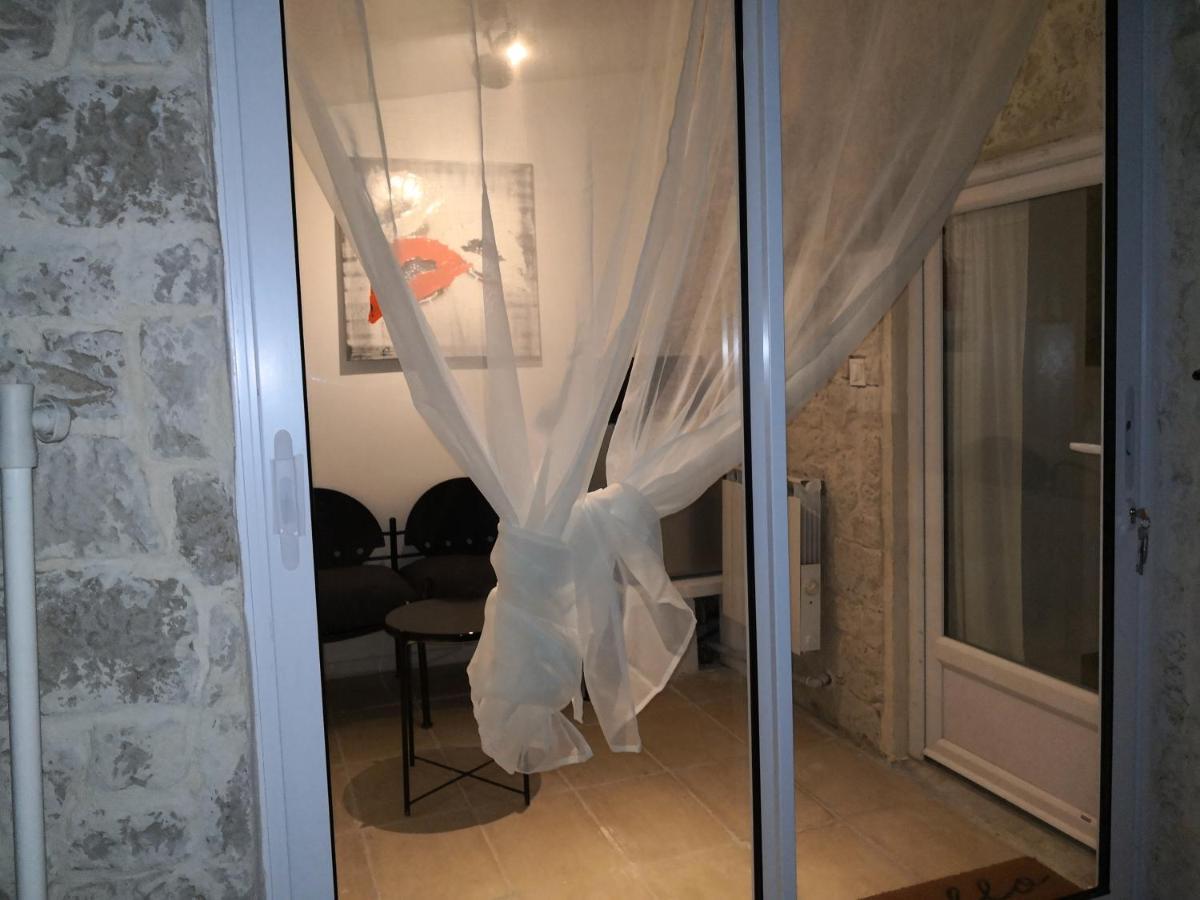 La Petite Maison De Lingling Морнас Екстериор снимка